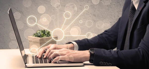 Science worker typing on laptop computer — Stock Photo, Image