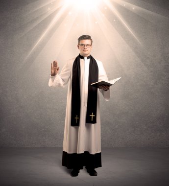 onun nimet veren genç rahip