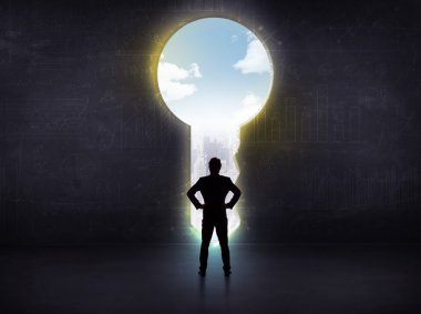 işadamı büyük bir anahtar arıyorum 