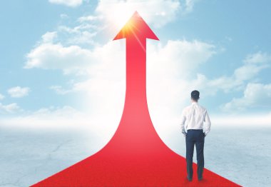 üzerinde kırmızı bir ok ayakta işadamı