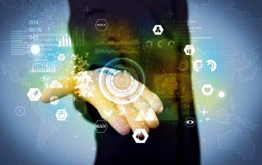 Tıbbi verileri analiz eden iş adamı