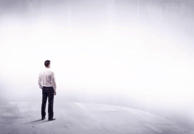 Dikiz duran iş kişi