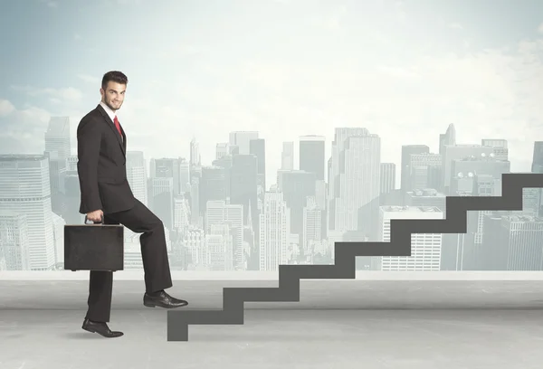 Persona de negocios frente a una escalera —  Fotos de Stock