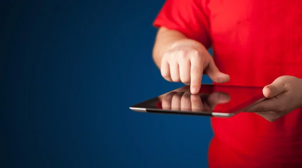 Close up of hand holding digital touchpad tablet device — Stock Photo, Image