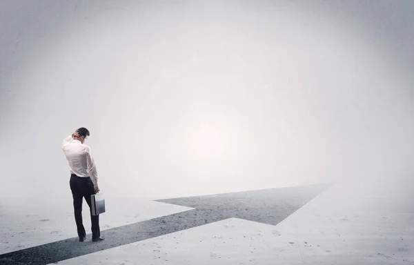 Standing salesman looking ahead with arrow — Stock Photo, Image