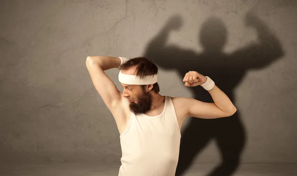 痩せっぽち男とともに筋肉の影 — ストック写真