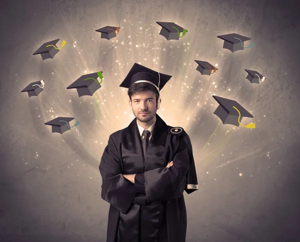 Diplômé du collège avec de nombreux chapeaux volants — Photo