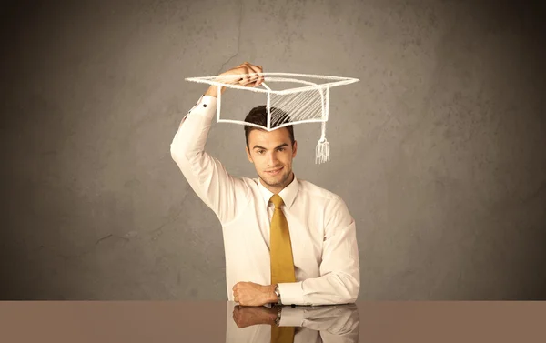 Feliz faculdade graduado desenho chapéu acadêmico — Fotografia de Stock