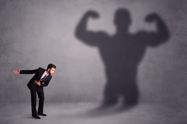 İş adamı kendi seyir güçlü gölge kavramı uygun