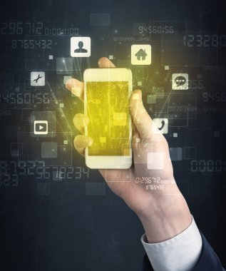 el ile altın perde smartphone tutarak