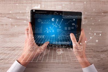 Tablet tutan eller iş