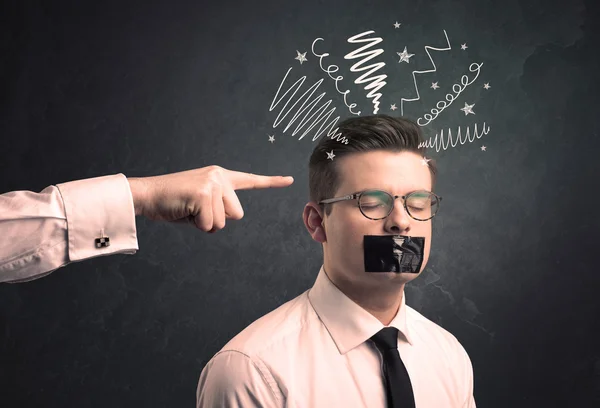 Líder apuntando a empleado — Foto de Stock