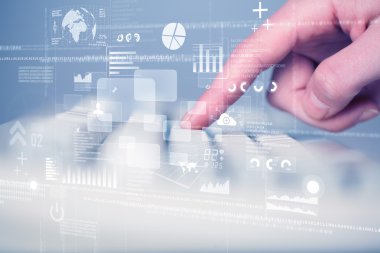 Yüksek teknoloji simgeleriyle elle basılan klavye tuşları