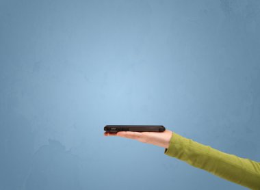 Telefon aygıtı profilden tutuluyor