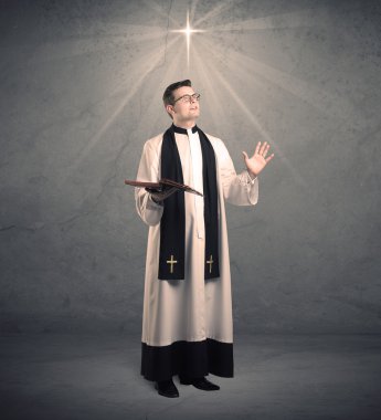 onun nimet veren genç rahip