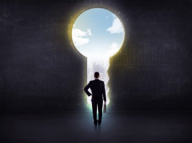 işadamı büyük bir anahtar arıyorum 