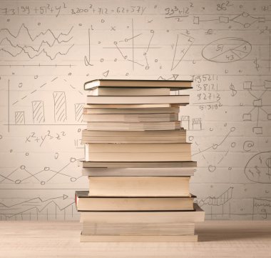 Karalama stilinde yazılmış matematik formülleri olan bir yığın kitap.