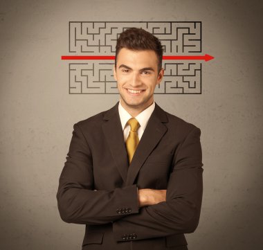 Yakışıklı iş adamı çözme labirent