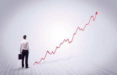 Kırmızı grafik ok ile ayakta işadamı