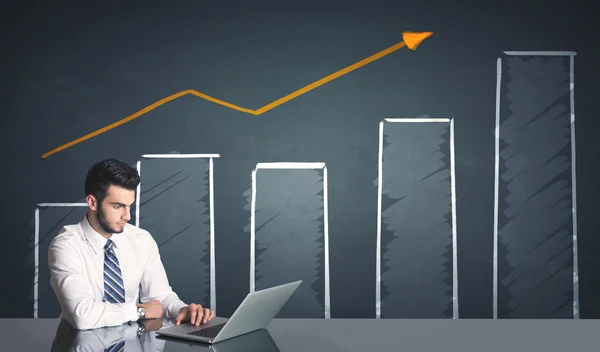 Empresário com diagrama de negócios — Fotografia de Stock