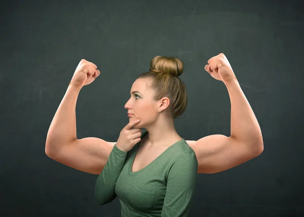 Conceito de braços fortes e musculados — Fotografia de Stock