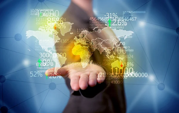 Dünya istatistik haritası tutan iş adamı — Stok fotoğraf