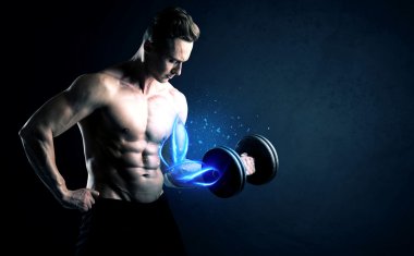 Formda sporcu mavi kas ışığı konseptiyle ağırlık kaldırıyor