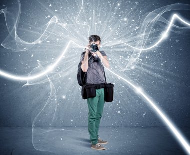 Dinamik çizgileri olan profesyonel fotoğrafçı.