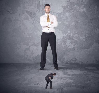 Büyük patron küçük iş arkadaşı arıyorum