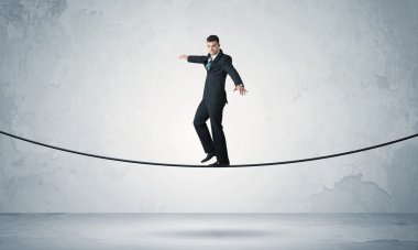 Satış adam sıkı ipe Dengeleme