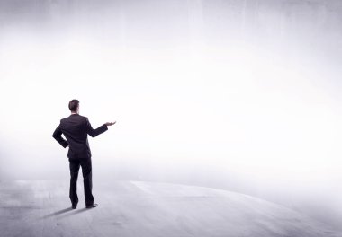 Dikiz duran iş kişi