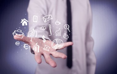 Avuçlarında çizim simgeleri olan bir ofis çalışanı
