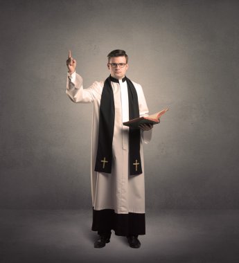 onun nimet veren genç rahip