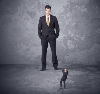 Büyük patron küçük iş arkadaşı arıyorum