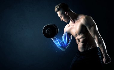 Formda sporcu mavi kas ışığı konseptiyle ağırlık kaldırıyor