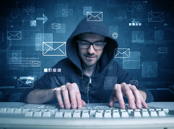 Intruder hacking concetto di codici di accesso e-mail — Foto Stock