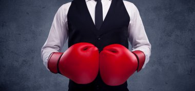 Boks işadamı ile kırmızı boks eldivenleri 