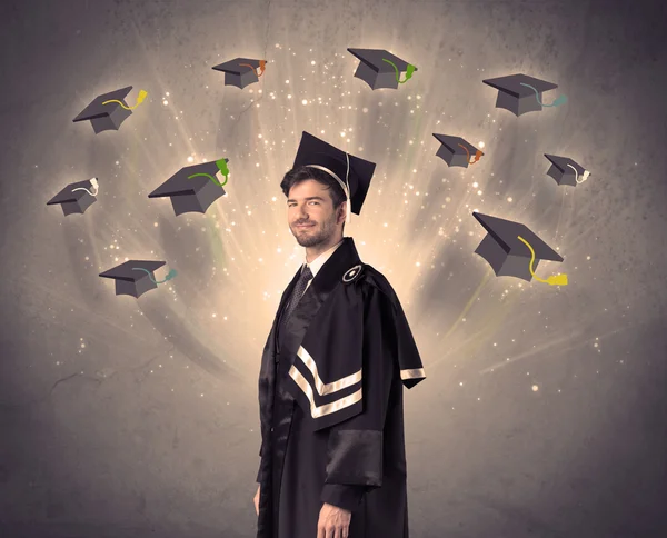 Graduado universitario con muchos sombreros voladores — Foto de Stock