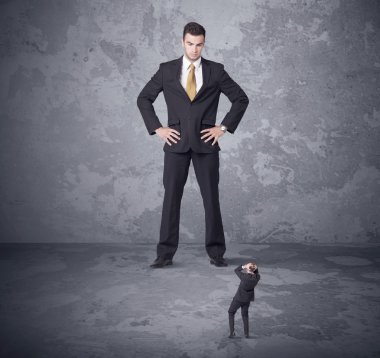 Büyük patron küçük iş arkadaşı arıyorum