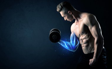 Formda sporcu mavi kas ışığı konseptiyle ağırlık kaldırıyor