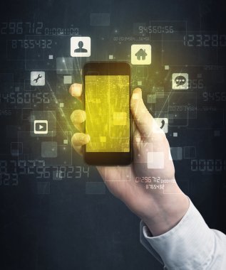 el ile altın perde smartphone tutarak