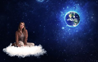 Seyyare yerküre seyir bulut üzerinde oturan kadın