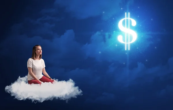 Γυναίκα που κάθεται στο σύννεφο με μετρητά σημάδι — Φωτογραφία Αρχείου