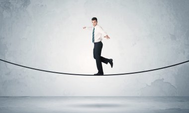 Satış adam sıkı ipe Dengeleme