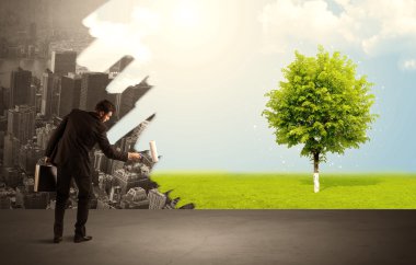 Satış elemanı şehir yerine ağaç boyuyor.