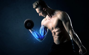 Formda sporcu mavi kas ışığı konseptiyle ağırlık kaldırıyor