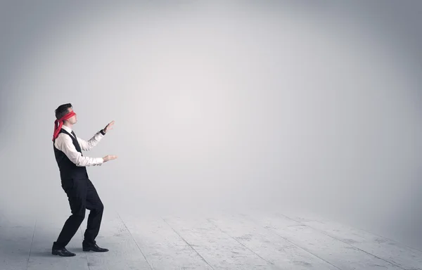 Homme d'affaires avec les yeux bandés — Photo