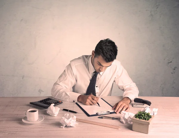 Businessman working at office desk — Stock Photo, Image