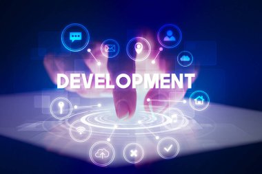 Web teknolojisi simgeleriyle tablete dokunmak