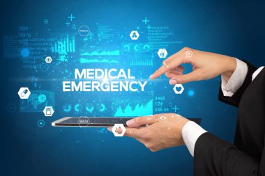 Tıbbi yazıyla dokunmatik ekranın yakın plan görüntüsü